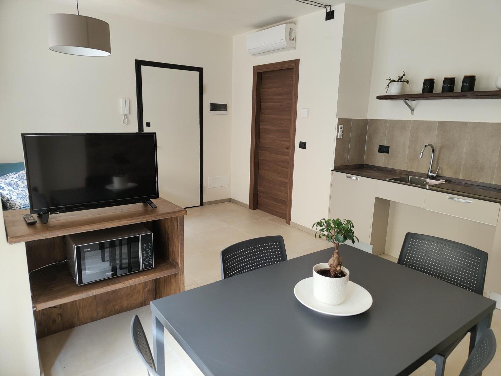 Domus Acaja Apartment Pinerolo ภายนอก รูปภาพ